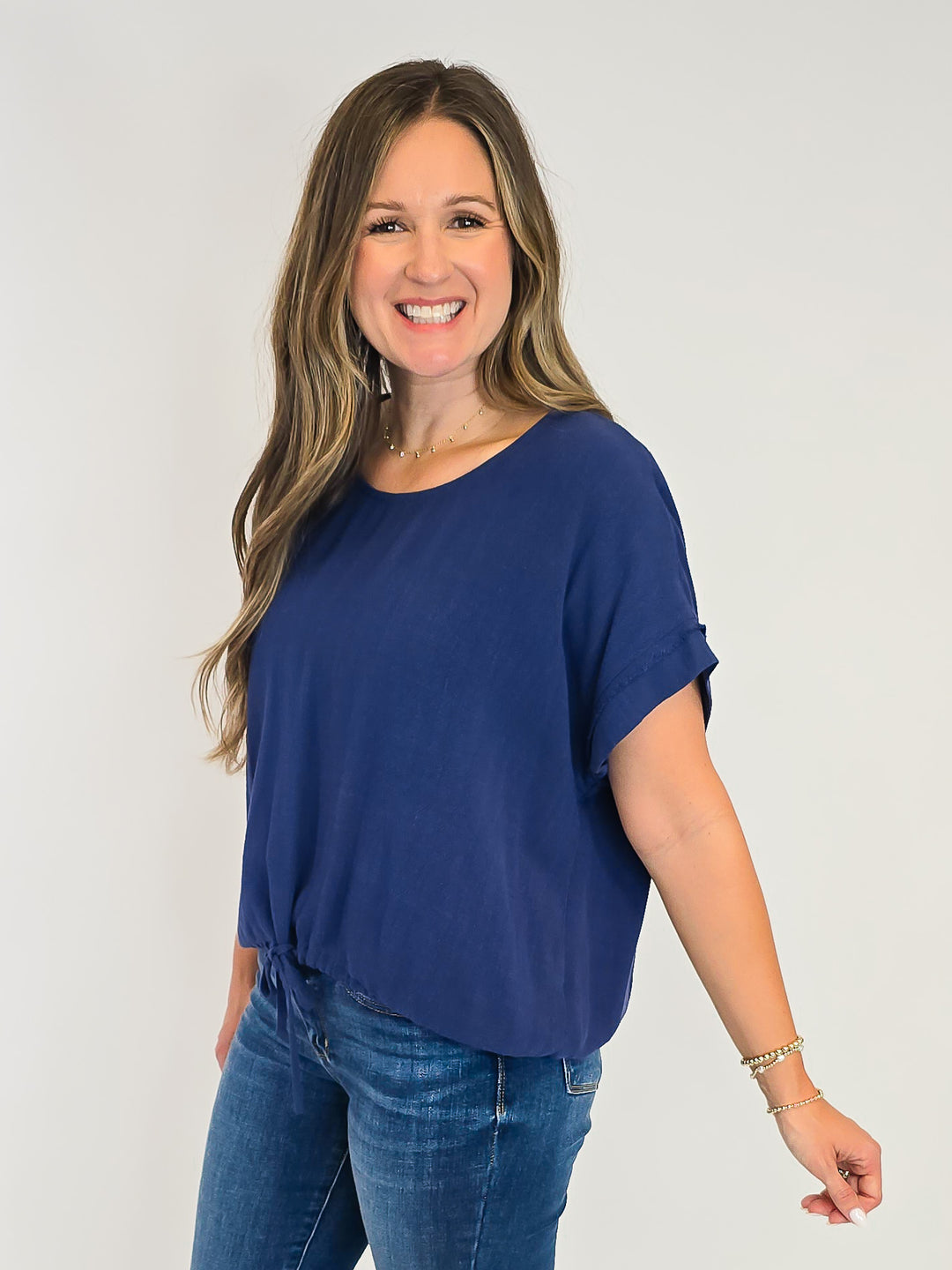LINEN BLEND TOP W/ADJUSTABLE TIE HEM - NAVY