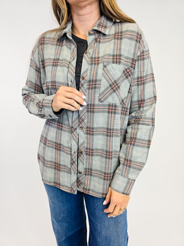 CLASSIC PLAID LONG SLEEVE BUTTON UP SHIRT - HEATHER GREY/MAUVE