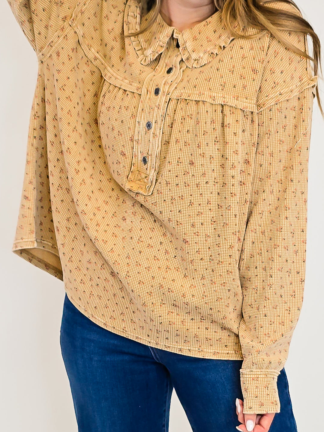 DITSY FLORAL PRINT THERMAL WASHED TOP - LATTE