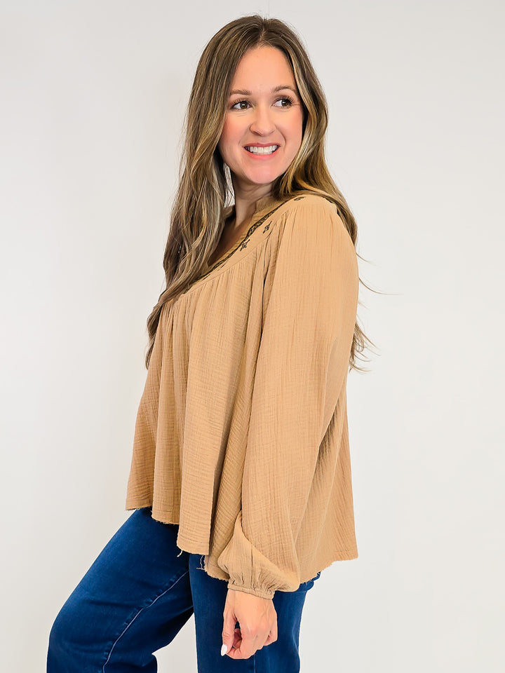 EMBROIDERED COTTON GAUZE WOVEN TOP - LATTE