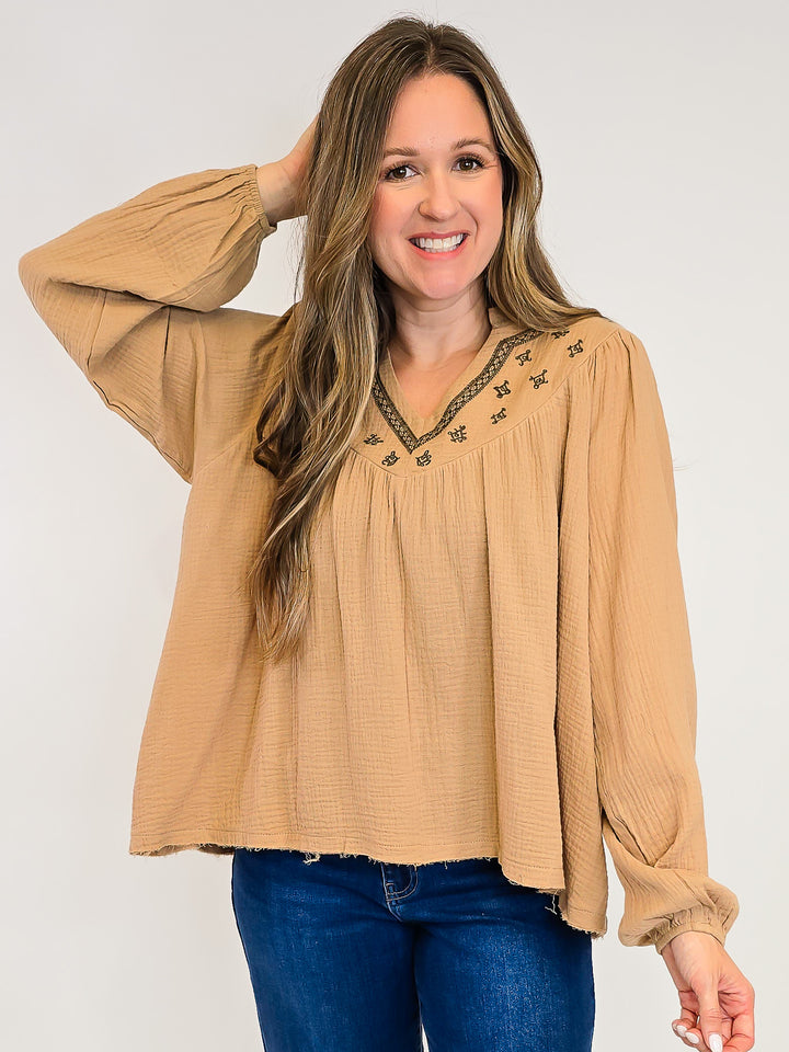 EMBROIDERED COTTON GAUZE WOVEN TOP - LATTE