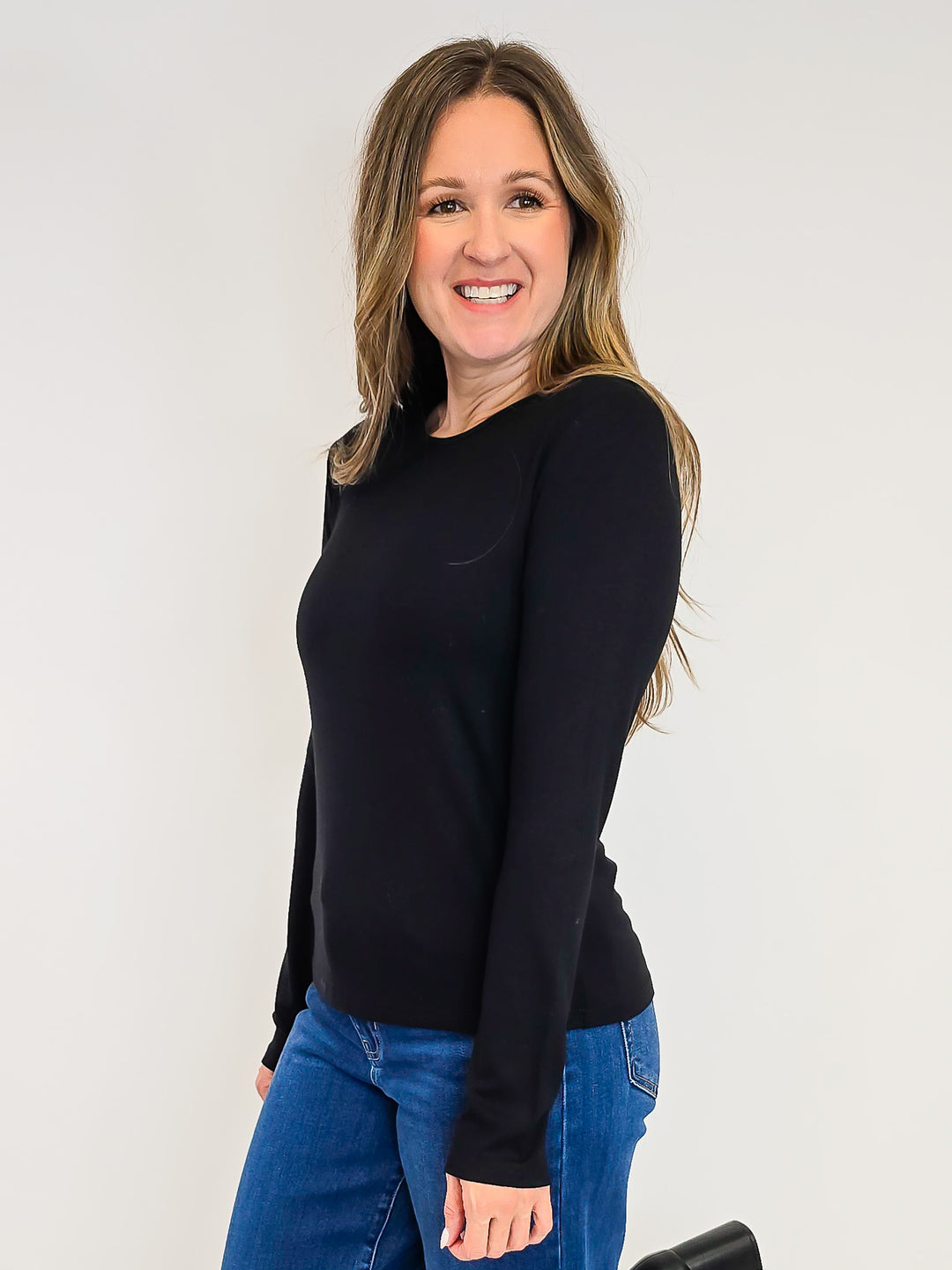 ROUND NECK LONG SLEEVE TOP - BLACK