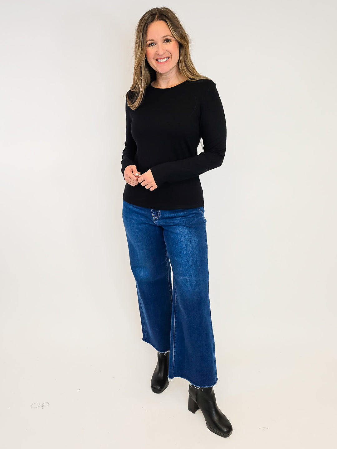 ROUND NECK LONG SLEEVE TOP - BLACK