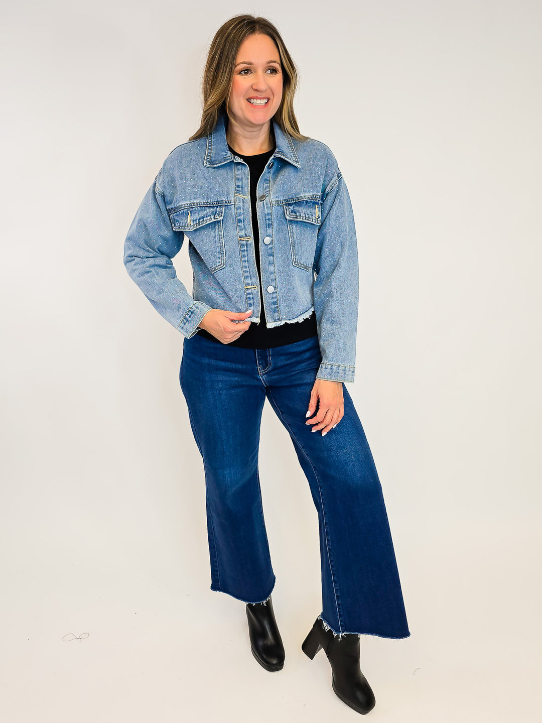 STUDDED CROPPED JEAN JACKET - MEDIUM WASH