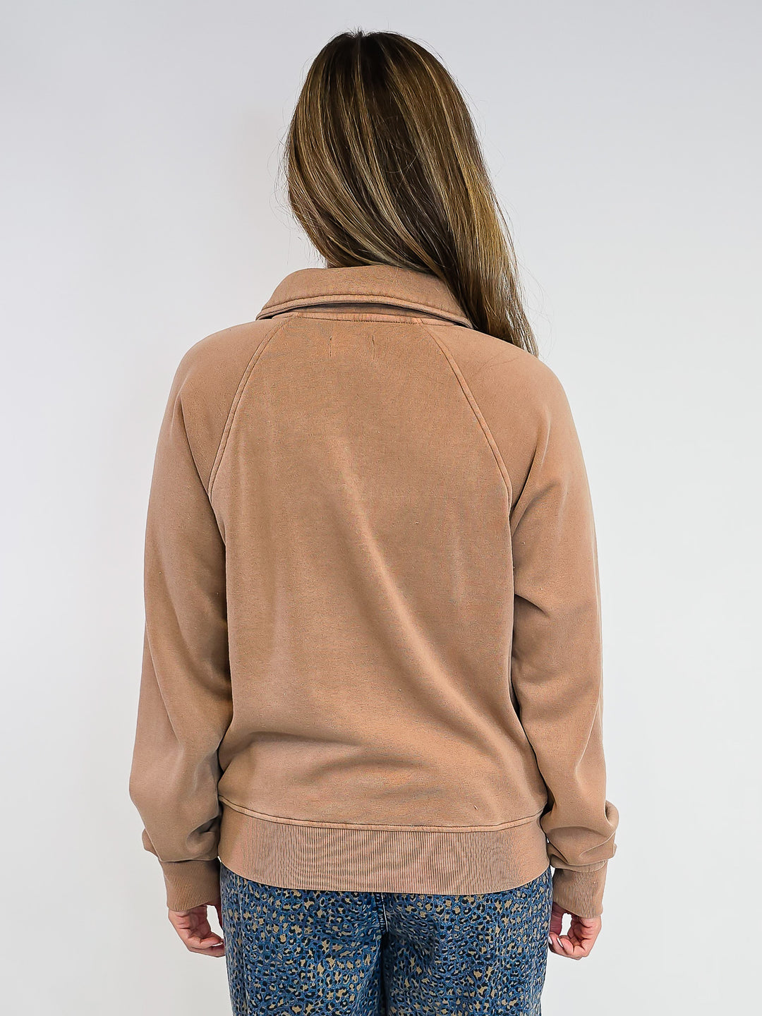 LONG SLEEVE COLLARED PRISCILLA PULLOVER - LIGHT UMBER