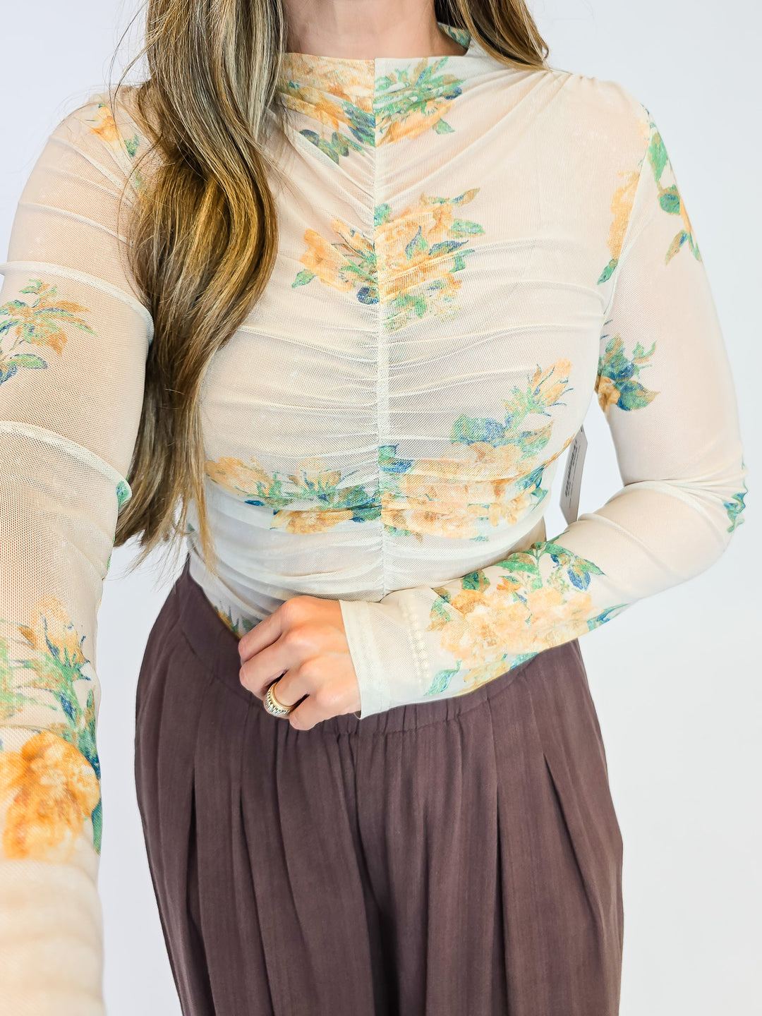 MOCK NECK RUCHING TOP - OATMEAL