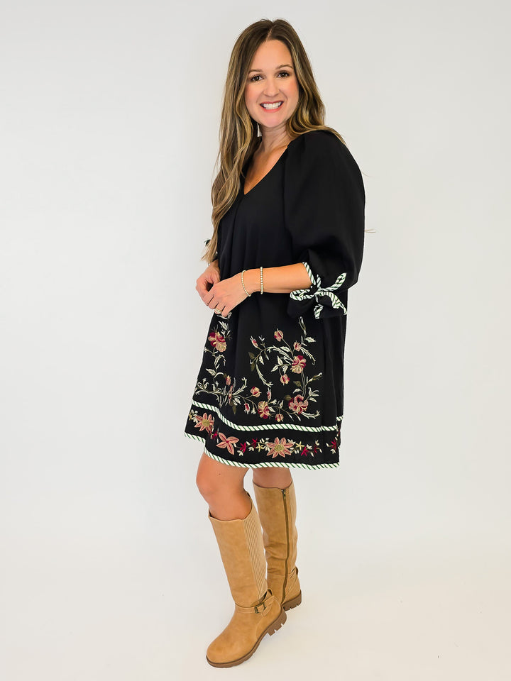 FLORAL EMBROIDERED SHORT DRESS W/BOW TIE CUFFS - BLACK