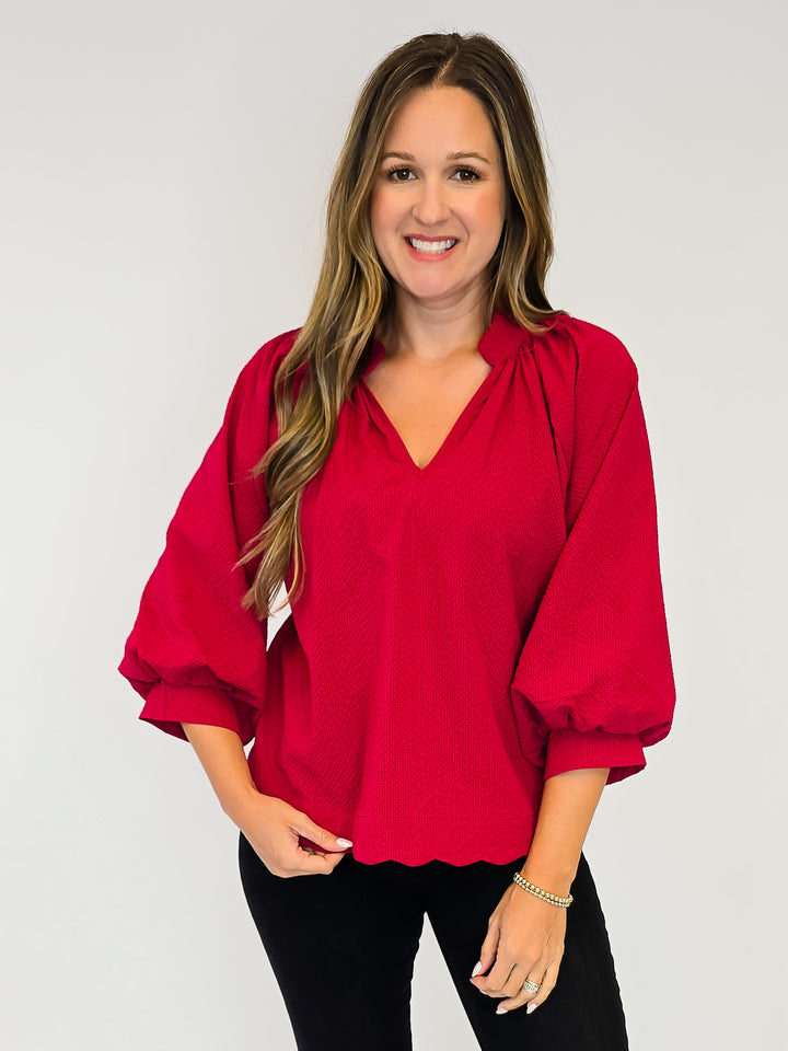 3/4 SLEEVE TEXTURED FABRIC SCALLOPED V-NECK TOP - CRIMSON