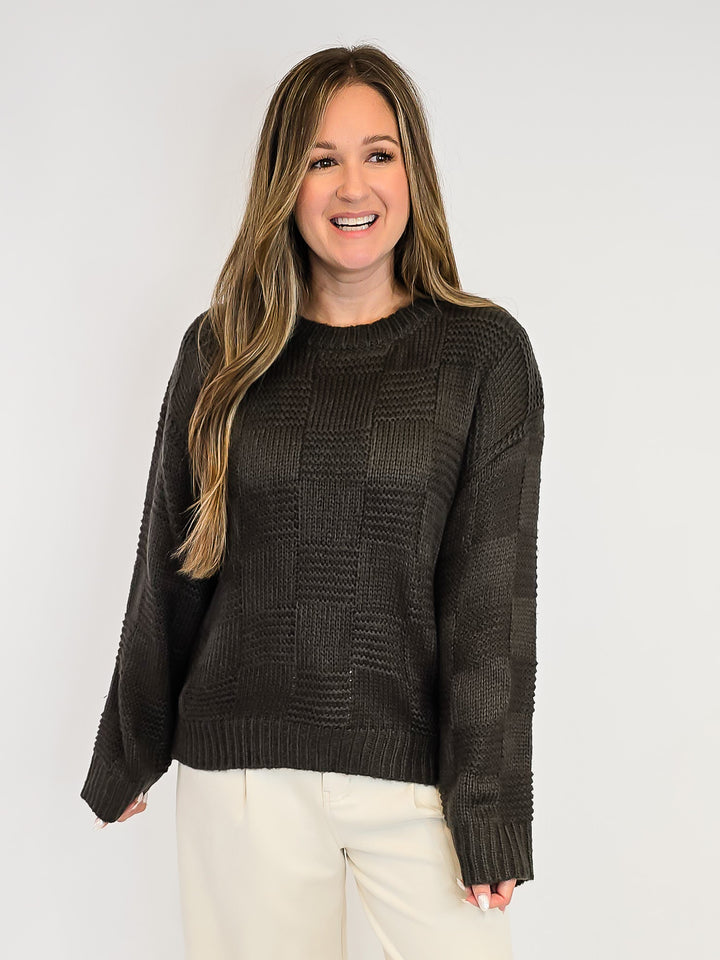 CHECKER TEXTURED ROUND NECK SWEATER - OLIVE