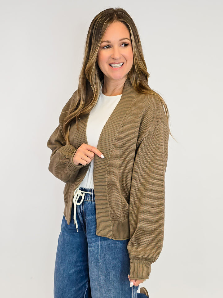 OPEN FRONT BUBBLE SLEEVE KNIT CARDIGAN - MOCHA
