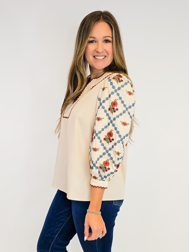 EMBROIDERED 3/4 SLEEVE TOP - ECRU