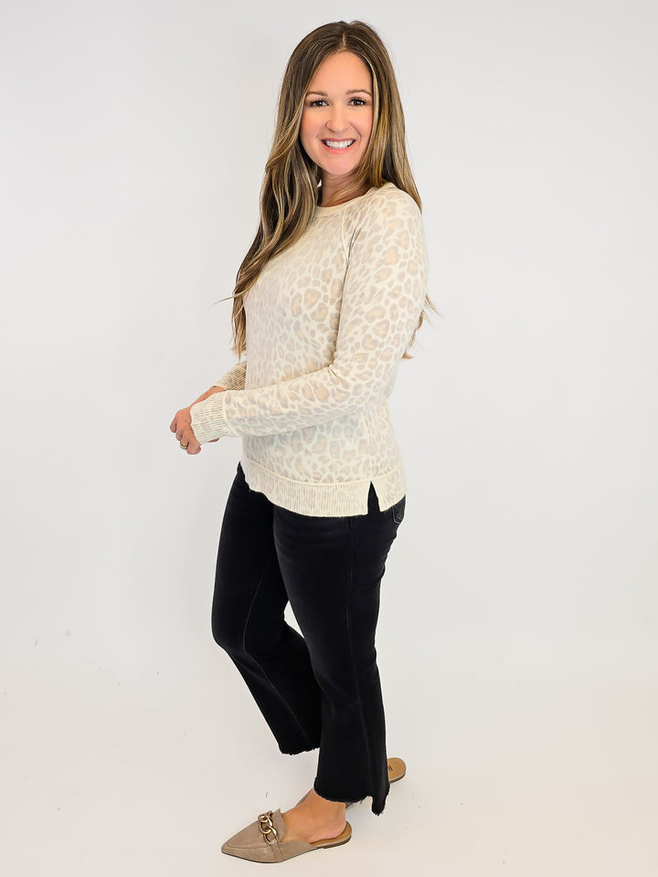 LEOPARD PRINT RAGLAN SLEEVE PULLOVER SWEATER - CAMEL