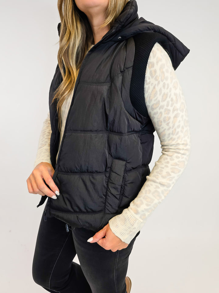 HOODED PUFFER VEST W/SWEATER RIB DETAIL - BLACK