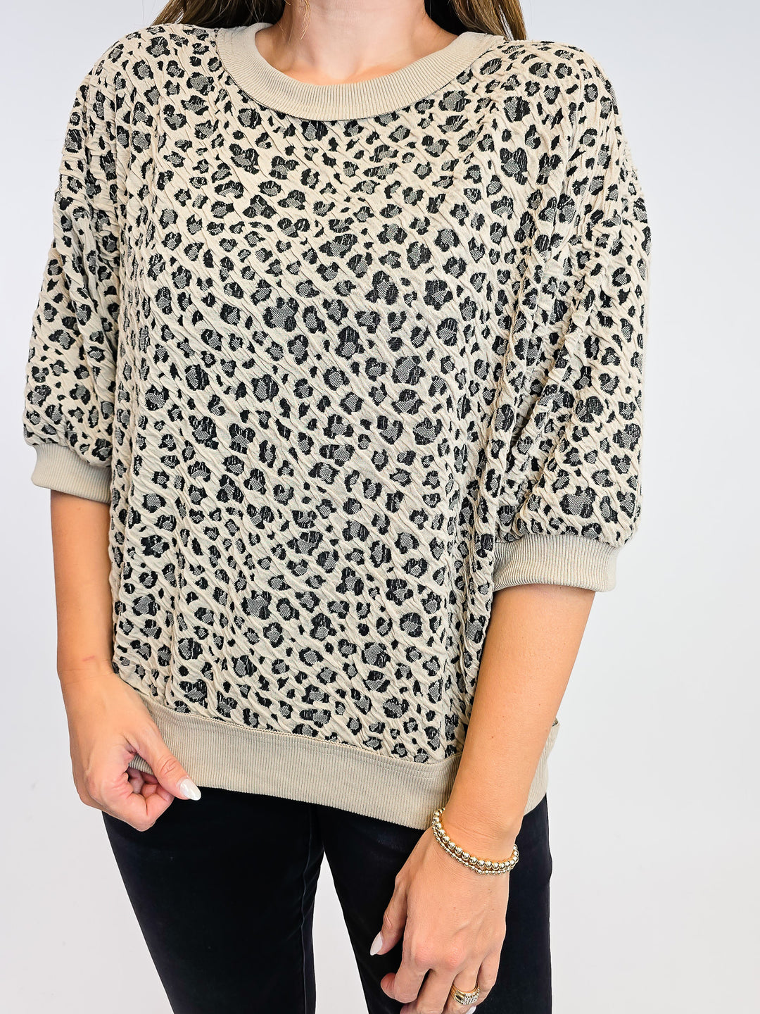 LEOPARD KNIT PUFF SLEEVE SWEATSHIRT - STONE