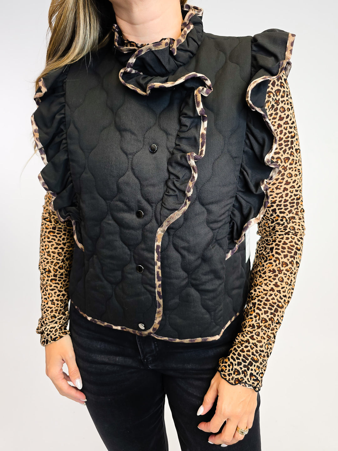 QUILTED RUFFLE VEST W/LEOPARD TRIM - BLACK