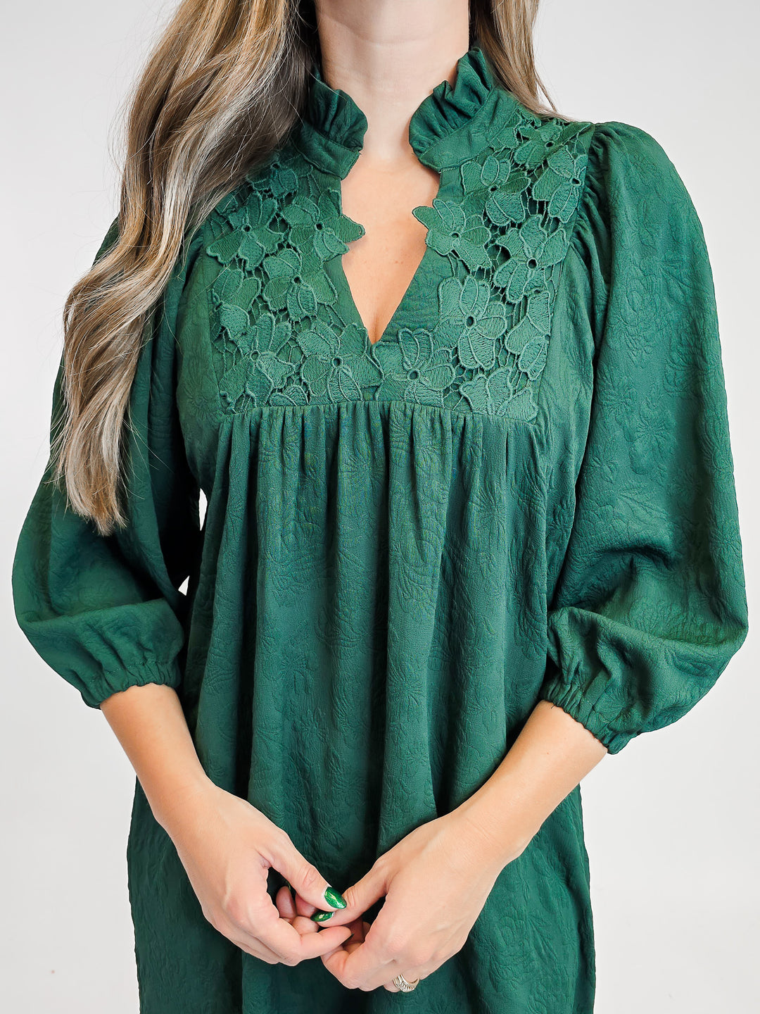 TEXTURED JACQUARD FLORAL LACE DETAIL SHORT DRESS - HUNTER GREEN