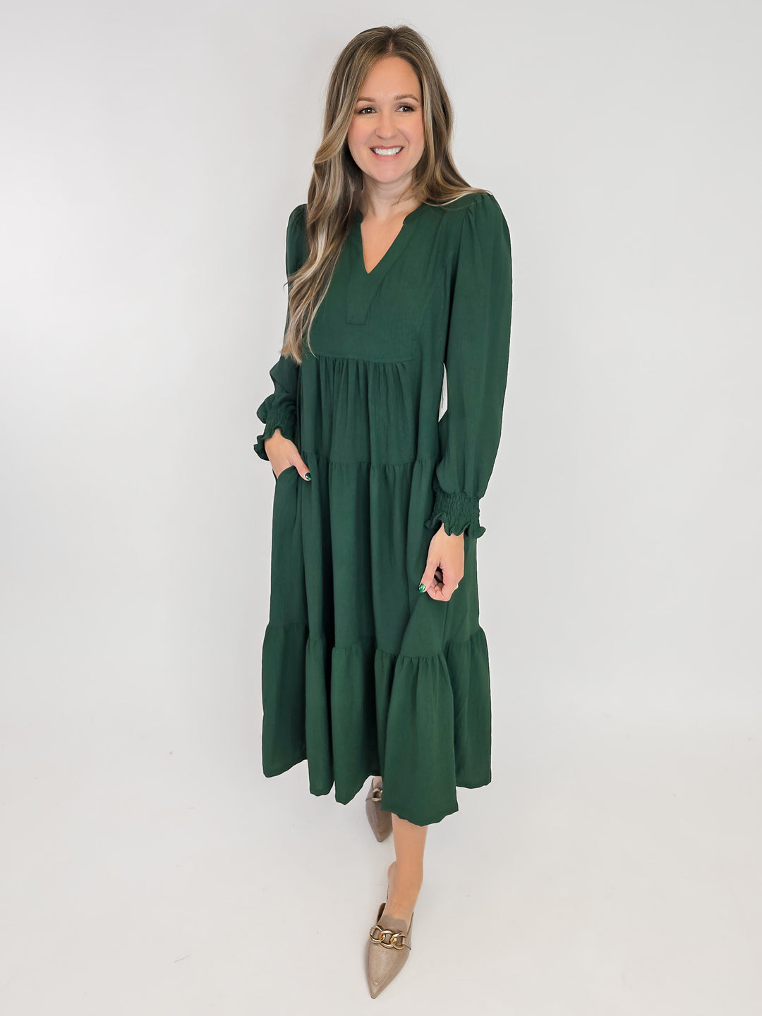 TIERED MIDI DRESS W/SMOCKED CUFFS - HUNTER GREEN