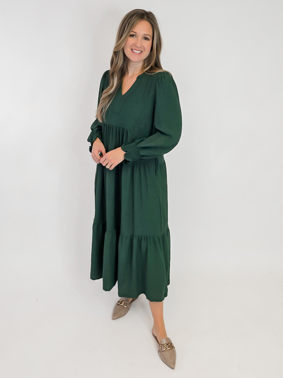 TIERED MIDI DRESS W/SMOCKED CUFFS - HUNTER GREEN