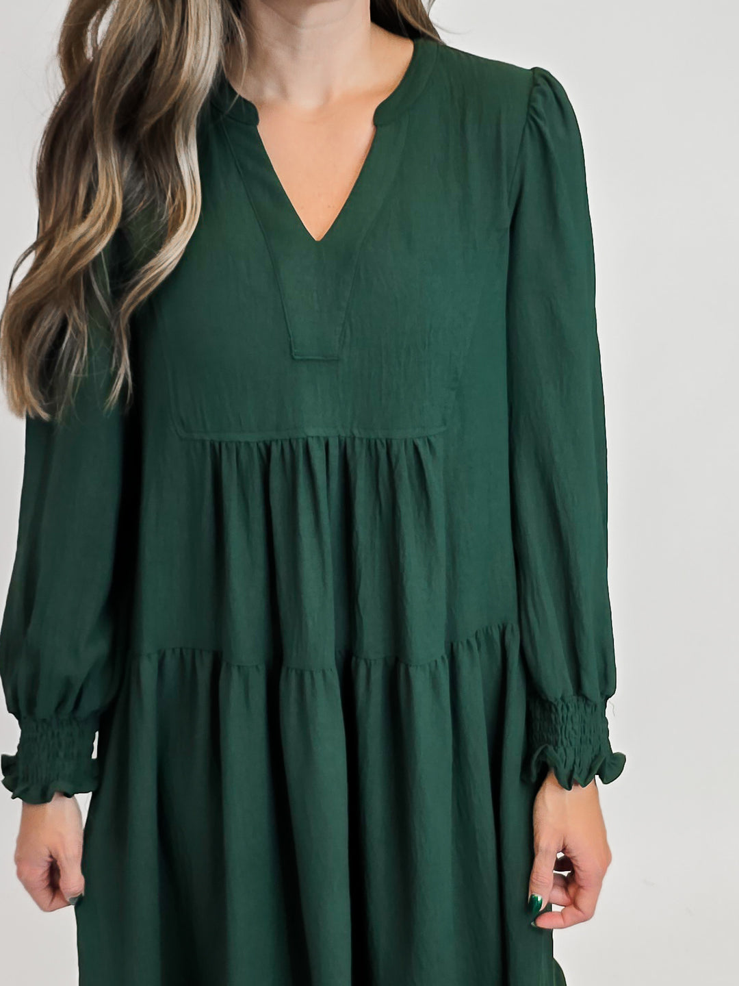 TIERED MIDI DRESS W/SMOCKED CUFFS - HUNTER GREEN