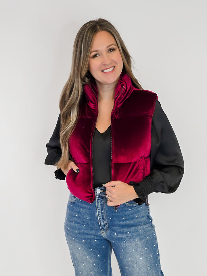 VELVET CROPPED PUFFER VEST - DARK BURGUNDY