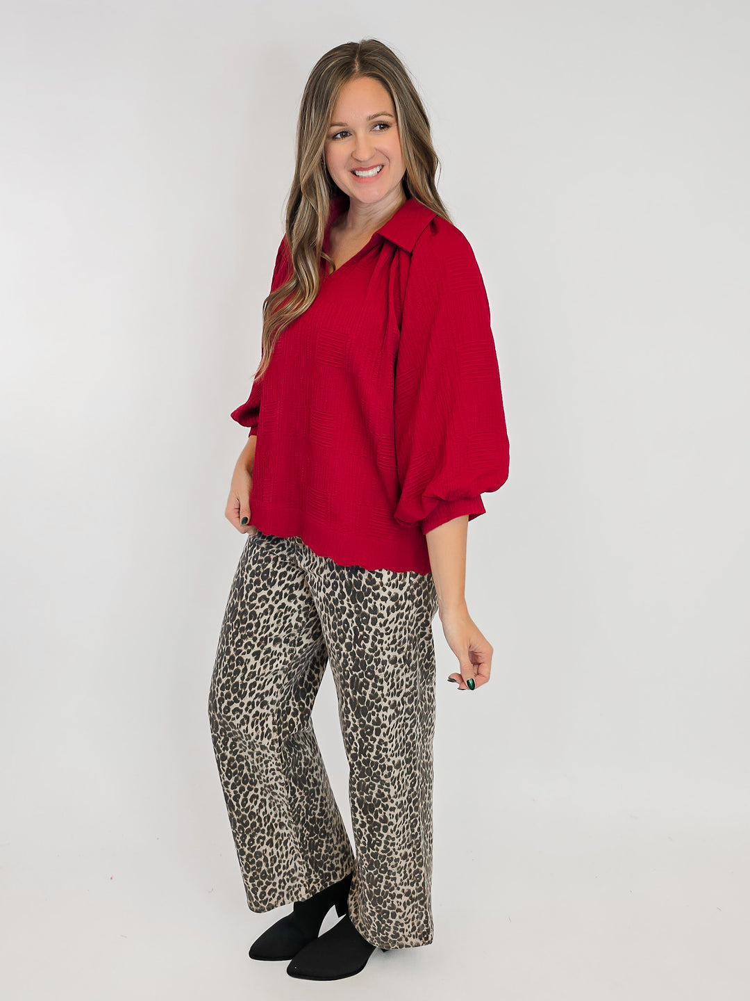 TEXTURED V-NECK COLLARED BLOUSE - CRIMSON