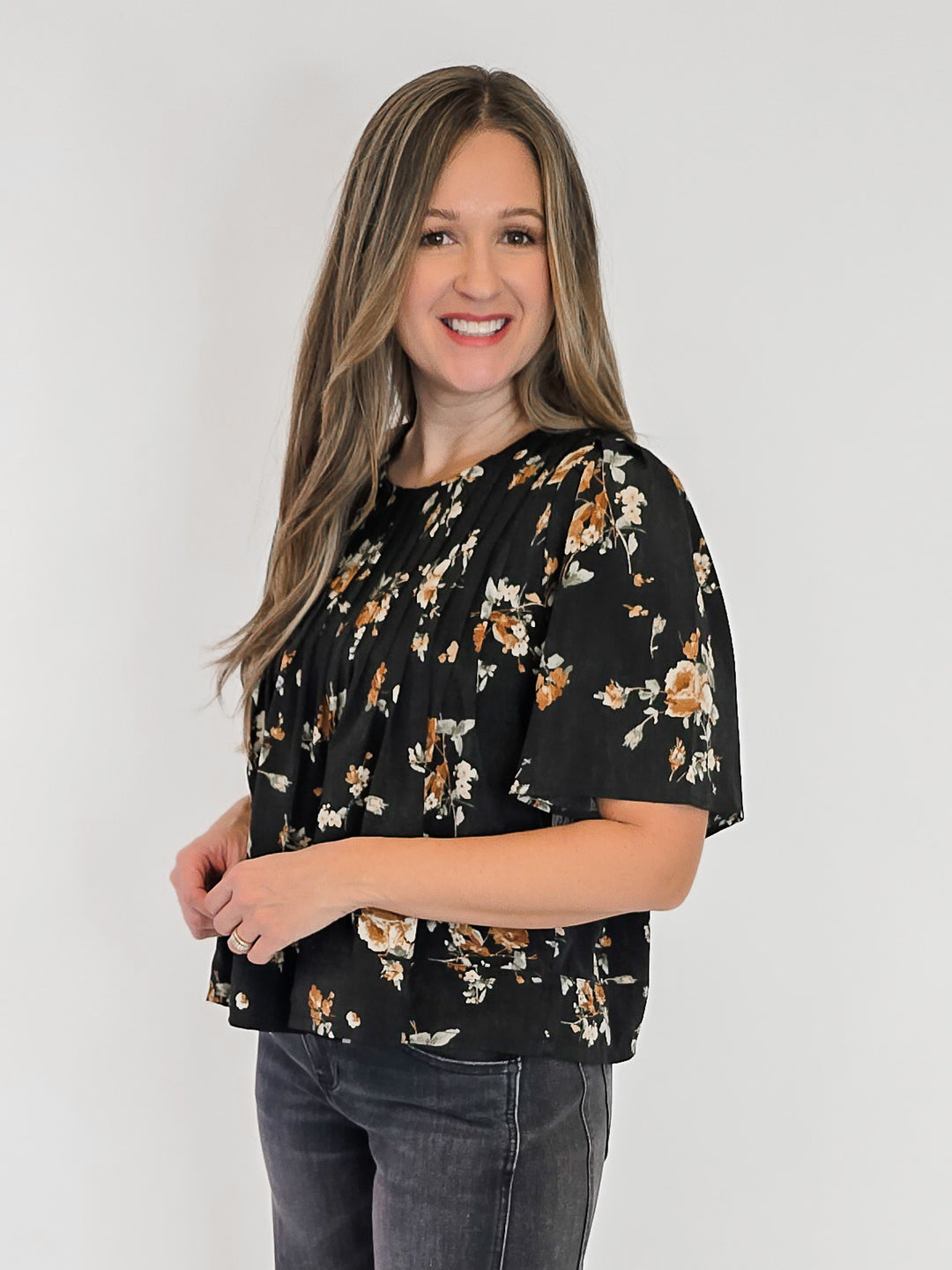 FLOWER PRINT PINTUCK DETAIL BLOUSE - BLACK