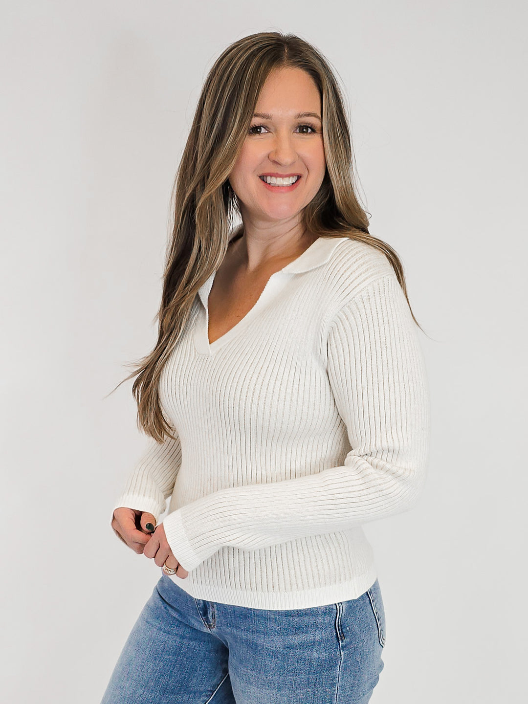 RIBBED V-NECK KNIT SWEATER - CREAM