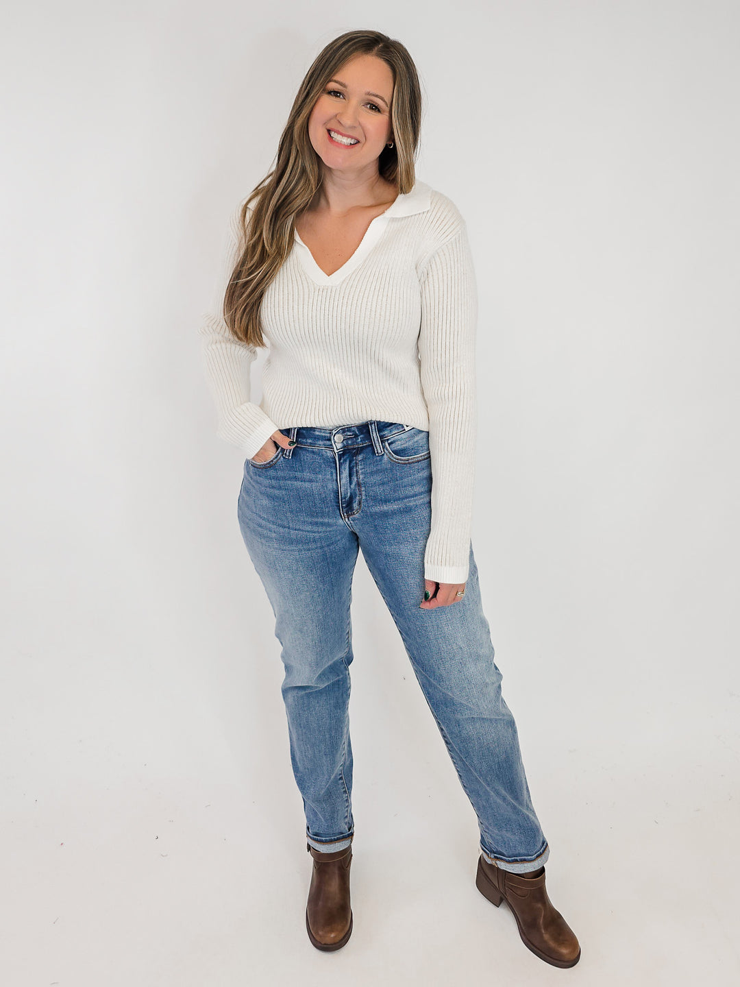 RIBBED V-NECK KNIT SWEATER - CREAM