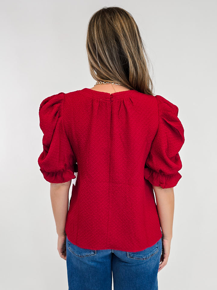 RUCHED PUFF SLEEVE TEXTURED KNIT TOP - RED