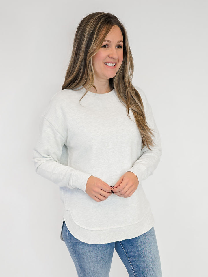 ROYCE LONG SLEEVE ROUNDED HI/LO HEM PULLOVER - OATMEAL