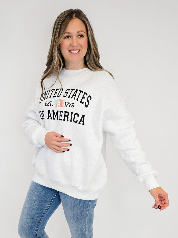 EMBROIDERED UNITED STATES OF AMERICA SWEATSHIRT - PEARL GREY