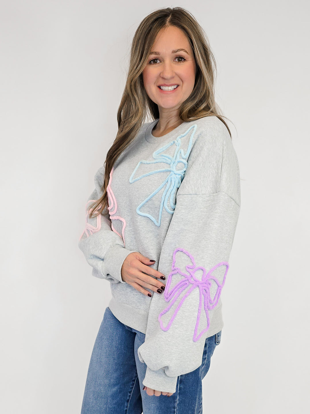 3-D YARN COLORFUL BOWS SWEATSHIRT - GREY