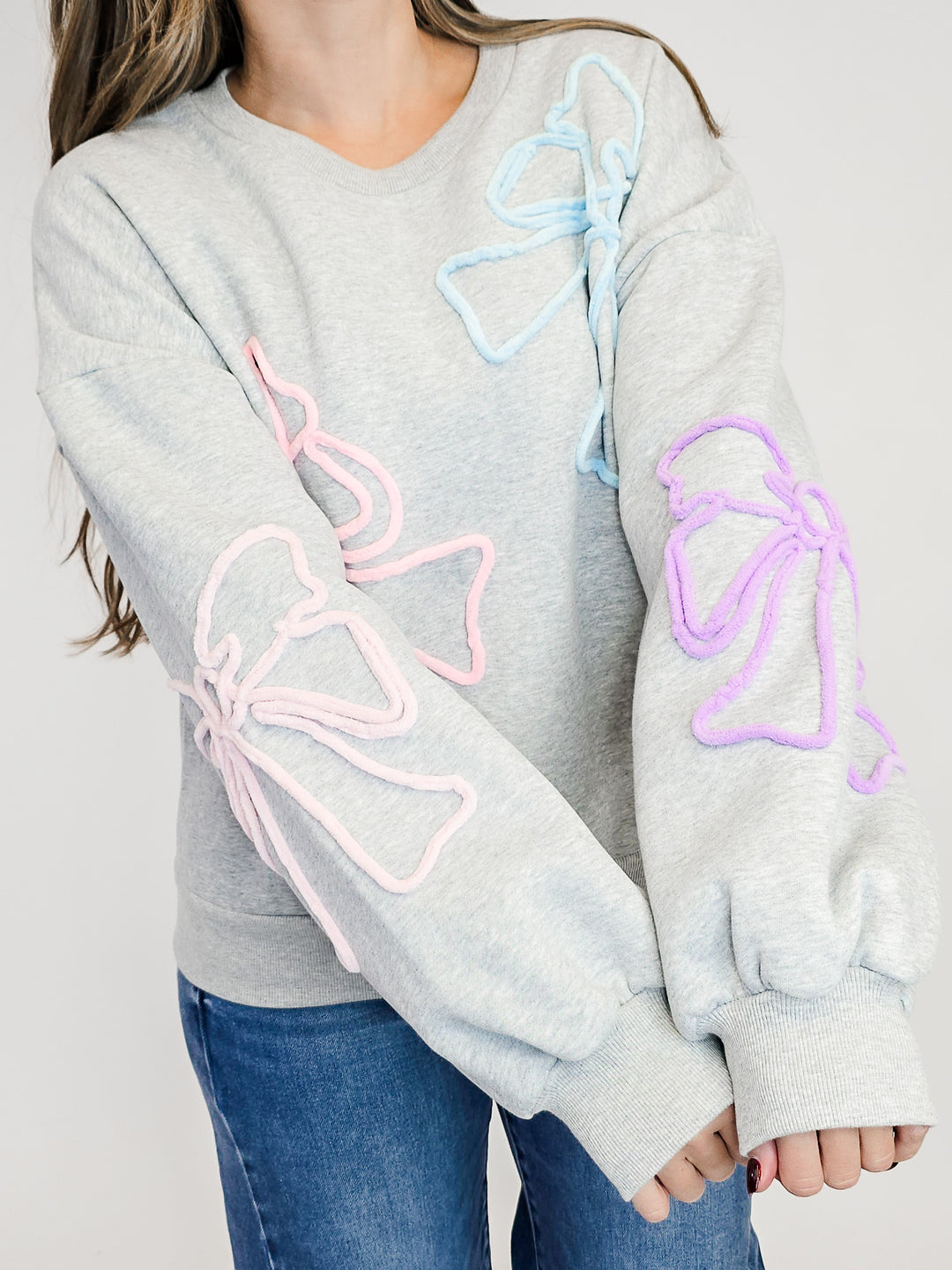 3-D YARN COLORFUL BOWS SWEATSHIRT - GREY
