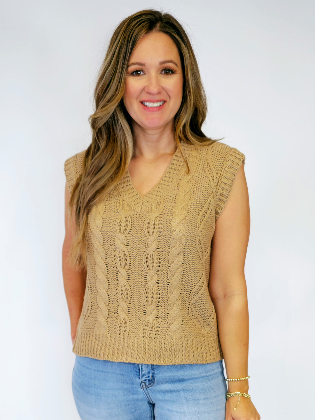 CHUNKY CABLE KNIT V-NECK SWEATER VEST - CAMEL