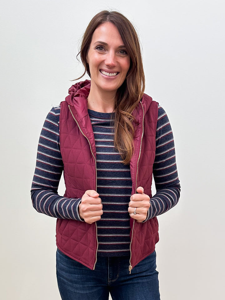 QUILTED HOODED ZIP UP VEST - BURGUNDY