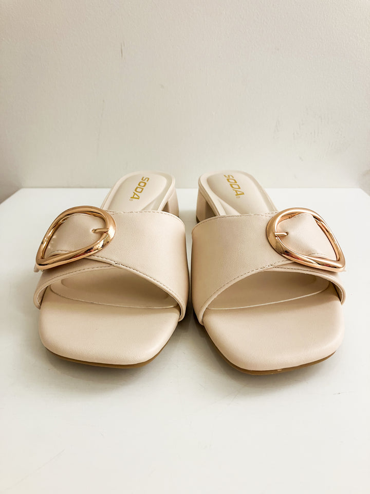SODA UZONA SLIP ON HEELED SANDALS W/GOLD BUCKLE - BEIGE