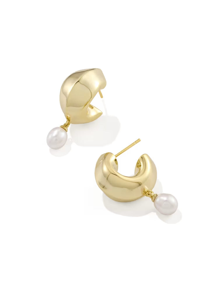 KENDRA SCOTT OAKLAND PEARL HUGGIE EARRINGS - GOLD FRESHWATER CULTURED PEARL