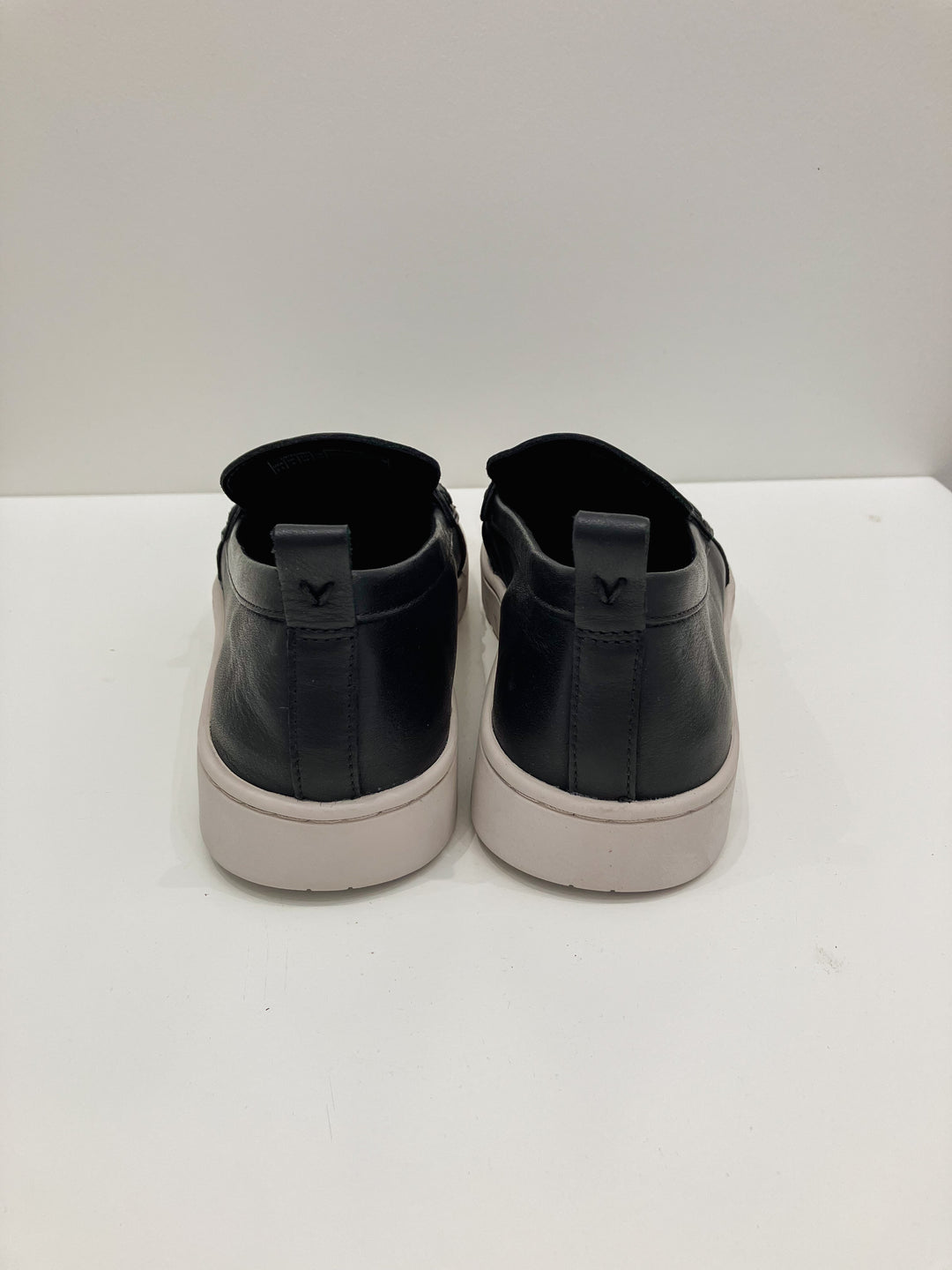 VIONIC UPTOWN SLIP ON LOAFER - BLACK