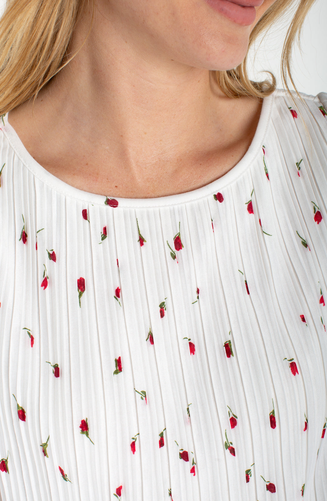 FLUTTER SLEEVE BOAT NECK KNIT TOP - WHITE/RED FLORAL