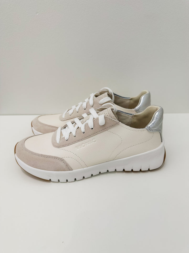 VIONIC UPTOWN LEATHER SNEAKER - IVORY/SILVER