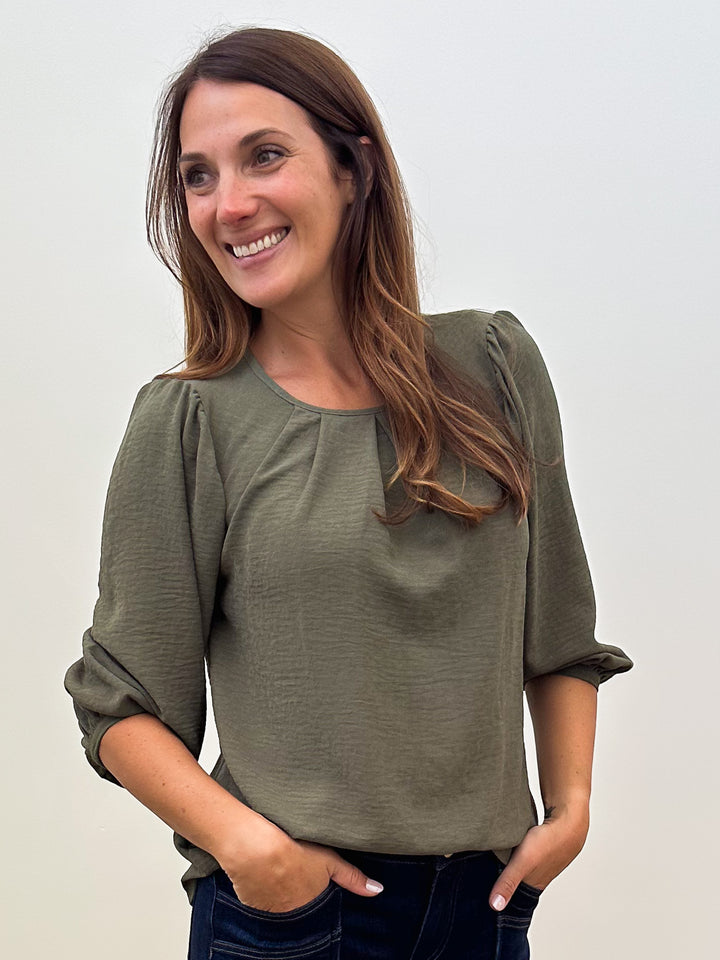 3/4 SLEEVE PLEAT DETAIL TOP W/BACK KEYHOLE - OLIVE