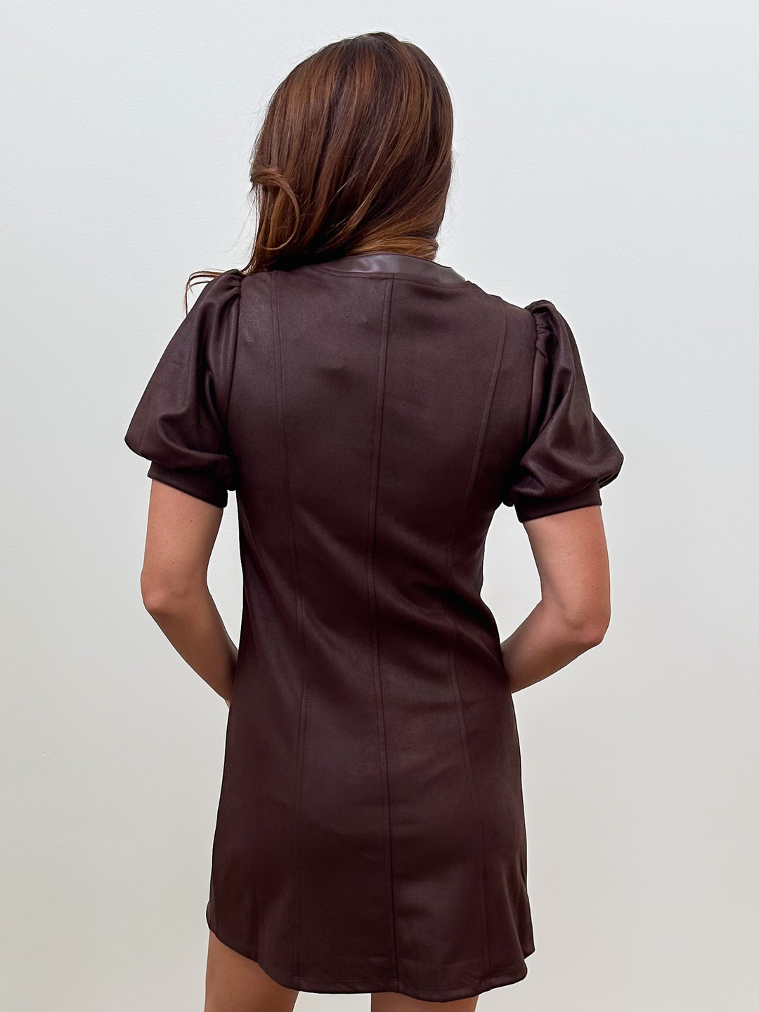 SHORT SLEEVE SUEDE SHORT DRESS W/GOLD BUTTONS - BROWN