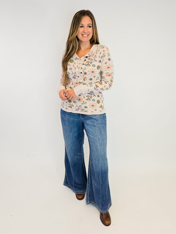 FLORAL PRINTED WASHED HENLEY TOP - BLUSH