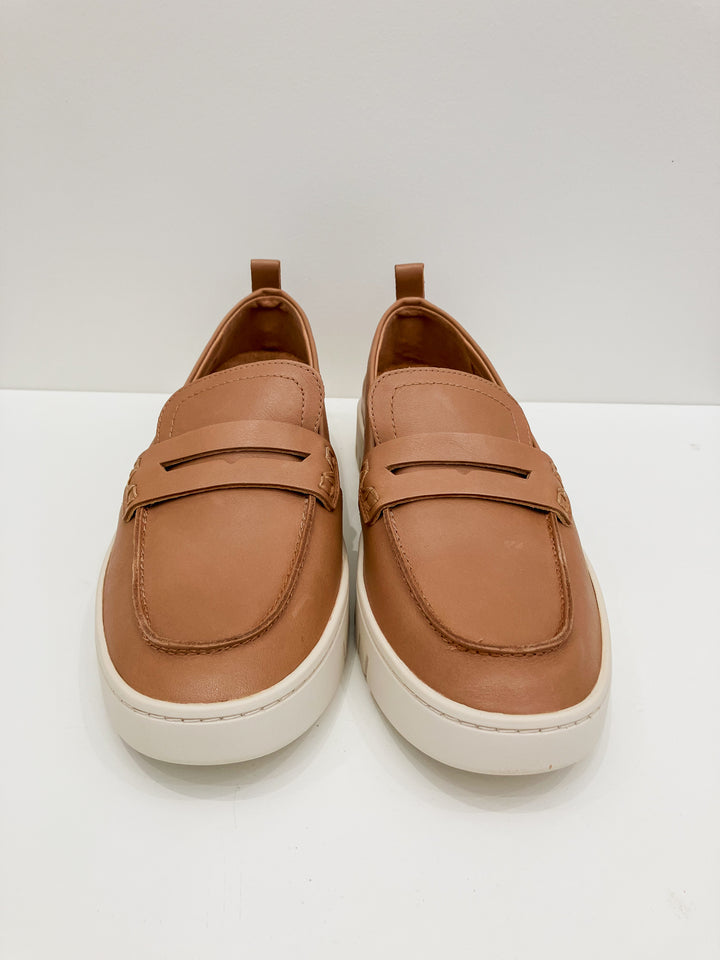 VIONIC UPTOWN SLIP ON LOAFER - CAMEL