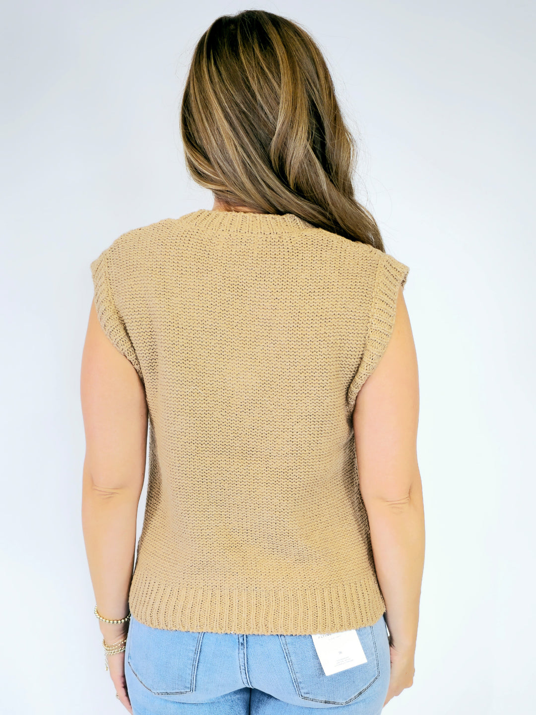 CHUNKY CABLE KNIT V-NECK SWEATER VEST - CAMEL