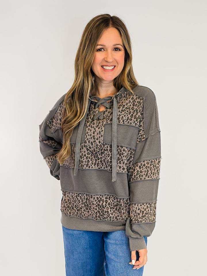 ANIMAL PRINT WASHED TERRY PULLOVER - GREY