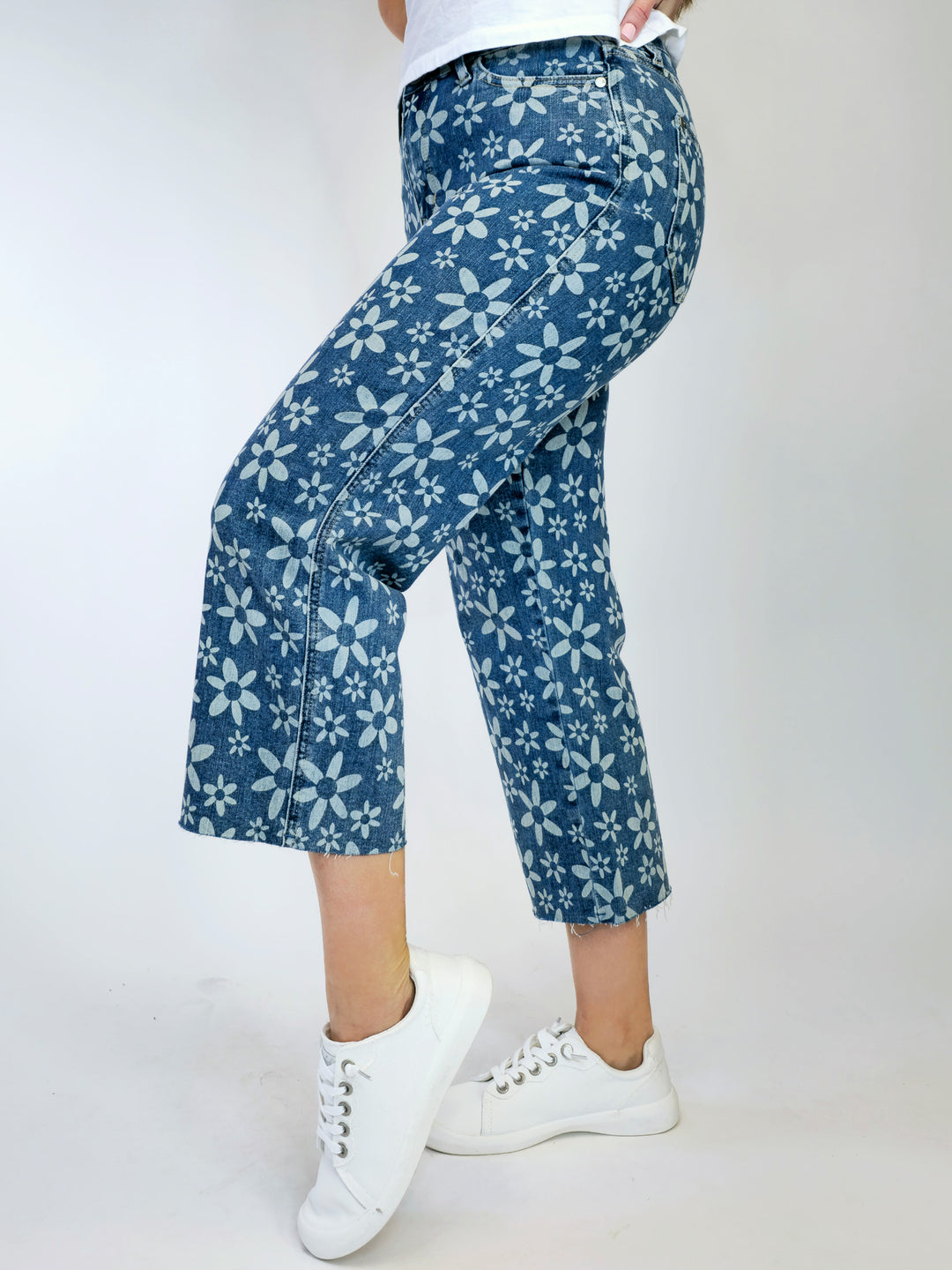 JUDY BLUE HW FLOWER PRINT CROP WIDE JEANS - MEDIUM - 24" INSEAM