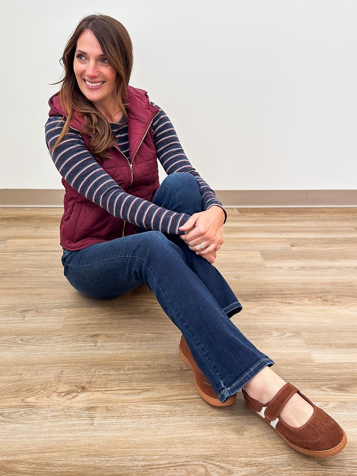 QUILTED HOODED ZIP UP VEST - BURGUNDY