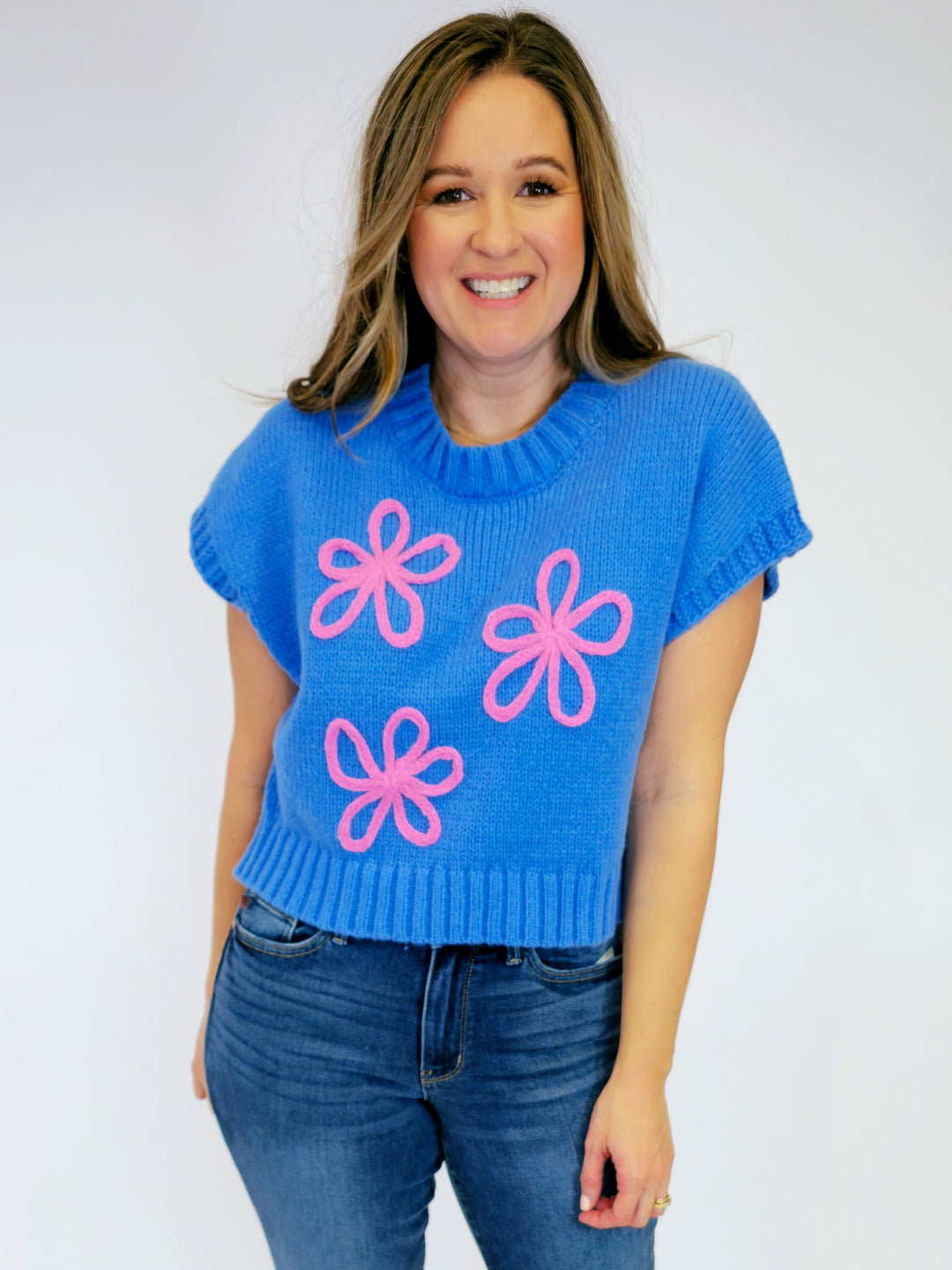 SHORT SLEEVE PULLOVER W/STITCHED FLOWERS - BLUE