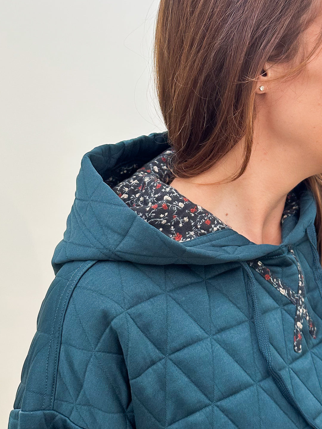 QUILTED HOODIE CONTRAST FLORAL PULLOVER  - DARK TEAL